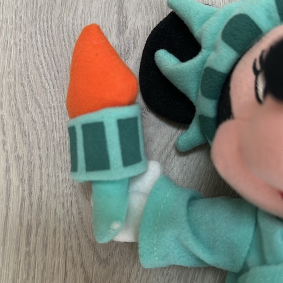 🩵 EUC Disney Minnie House Statue of Liberty plush doll - Picture 4 of 9